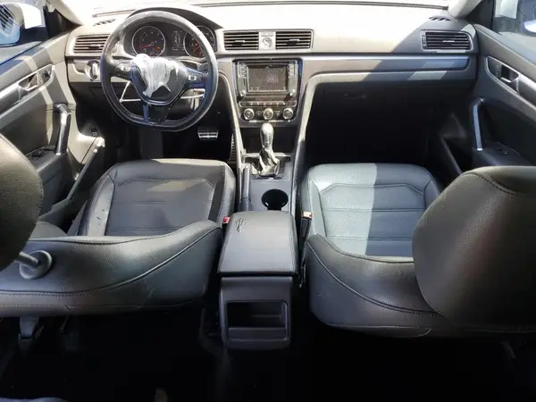 1VWDT7A38HC082030 2017 VOLKSWAGEN PASSAT - Image 8
