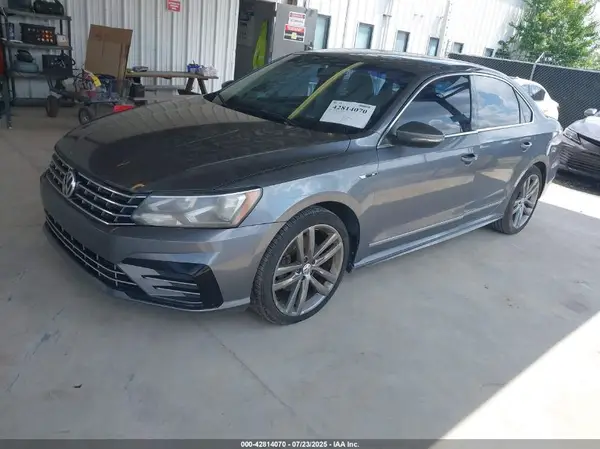 1VWDT7A38HC082089 2017 VOLKSWAGEN PASSAT - Image 2