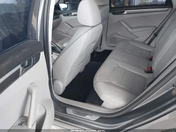 1VWDT7A38HC082089 2017 VOLKSWAGEN PASSAT - Image 8