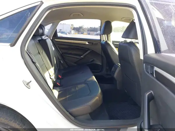 1VWDT7A39HC002265 2017 VOLKSWAGEN PASSAT - Image 8