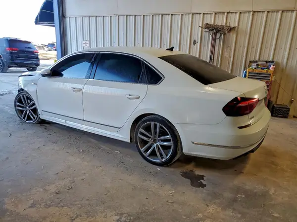 1VWDT7A39HC015646 2017 VOLKSWAGEN PASSAT - Image 2