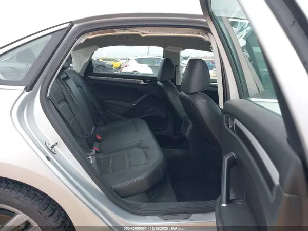 1VWDT7A39HC018921 2017 VOLKSWAGEN PASSAT - Image 8