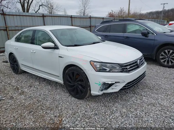 1VWDT7A39HC021592 2017 VOLKSWAGEN PASSAT - Image 1