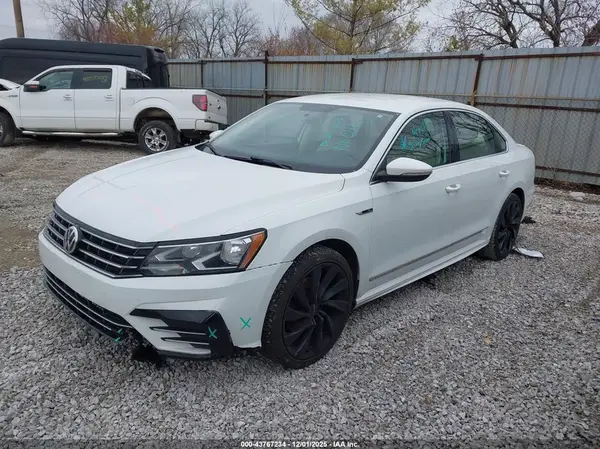 1VWDT7A39HC021592 2017 VOLKSWAGEN PASSAT - Image 2