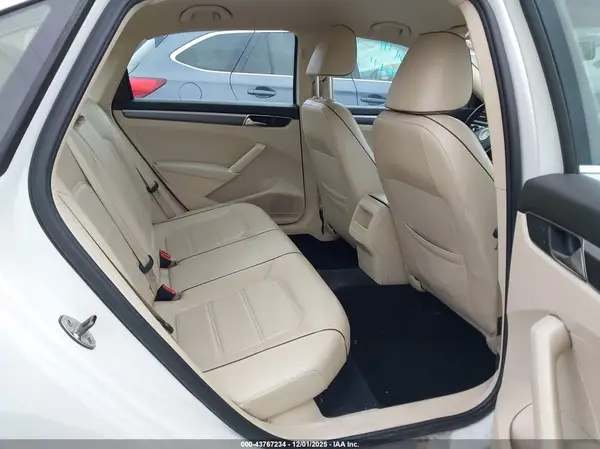 1VWDT7A39HC021592 2017 VOLKSWAGEN PASSAT - Image 8