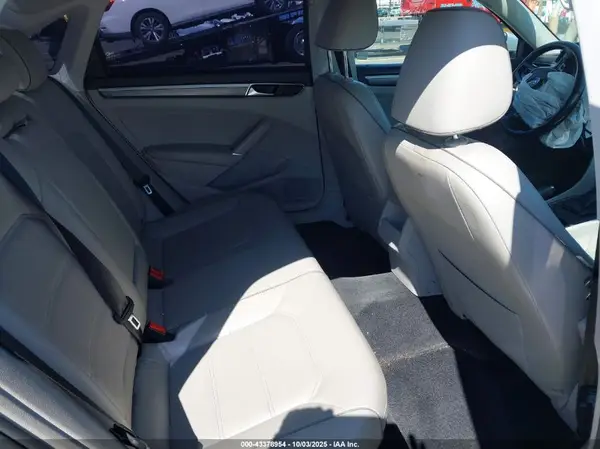 1VWDT7A39HC027053 2017 VOLKSWAGEN PASSAT - Image 8