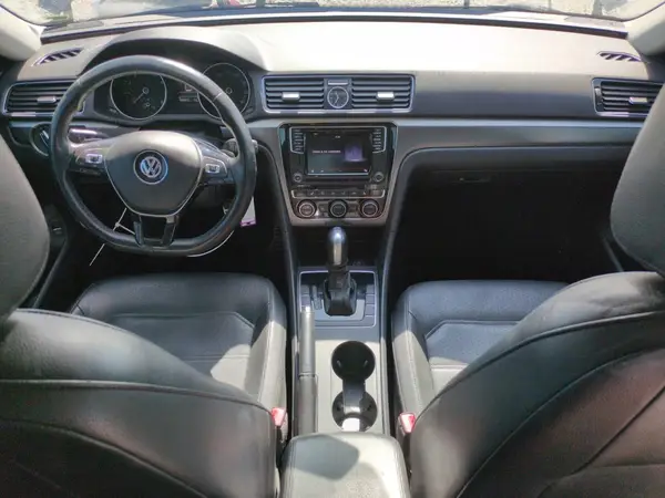 1VWDT7A39HC043060 2017 VOLKSWAGEN PASSAT - Image 8