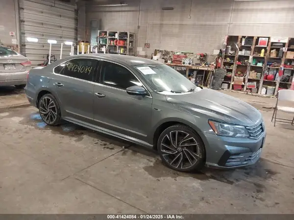1VWDT7A39HC043642 2017 VOLKSWAGEN PASSAT - Image 1