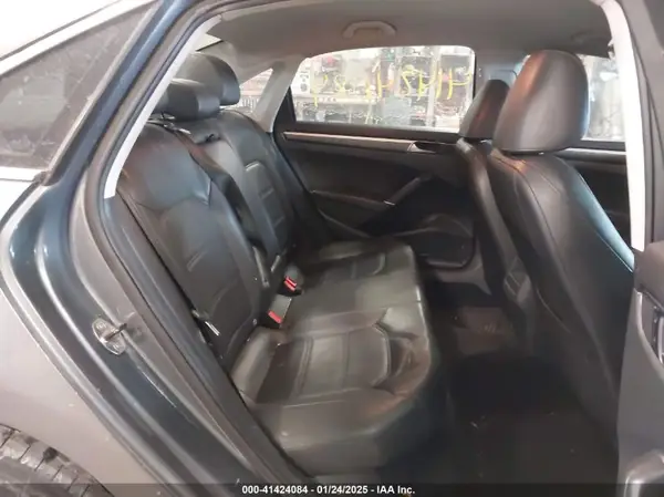 1VWDT7A39HC043642 2017 VOLKSWAGEN PASSAT - Image 8