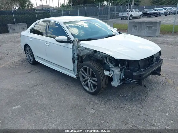 1VWDT7A39HC043690 2017 VOLKSWAGEN PASSAT - Image 1