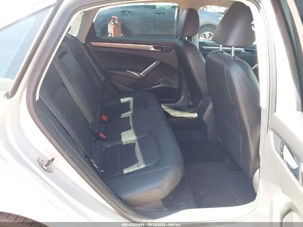 1VWDT7A39HC044449 2017 VOLKSWAGEN PASSAT - Image 8