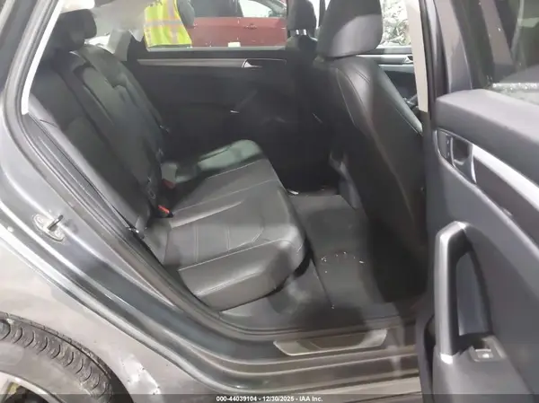 1VWDT7A39HC046024 2017 VOLKSWAGEN PASSAT - Image 8