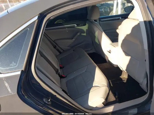 1VWDT7A39HC047786 2017 VOLKSWAGEN PASSAT - Image 8