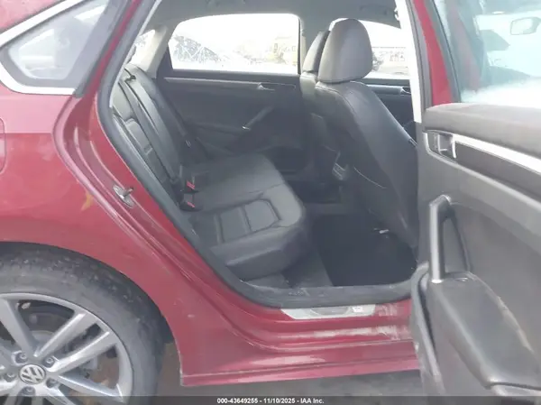 1VWDT7A39HC060862 2017 VOLKSWAGEN PASSAT - Image 8