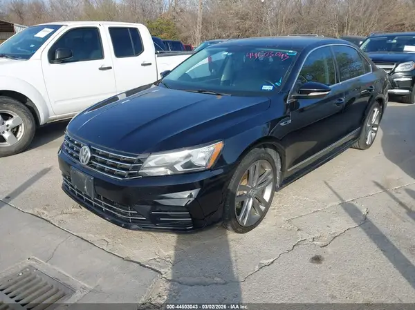 1VWDT7A39HC062076 2017 VOLKSWAGEN PASSAT - Image 2