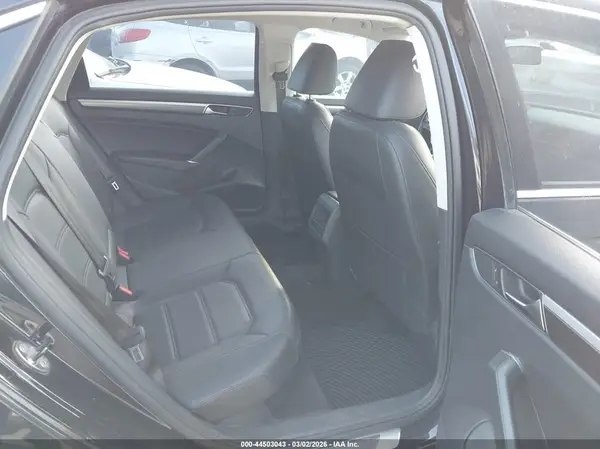 1VWDT7A39HC062076 2017 VOLKSWAGEN PASSAT - Image 8