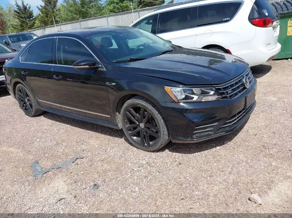 1VWDT7A39HC066015 2017 VOLKSWAGEN PASSAT - Image 1