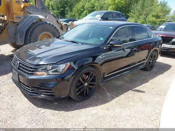 1VWDT7A39HC066015 2017 VOLKSWAGEN PASSAT - Image 2