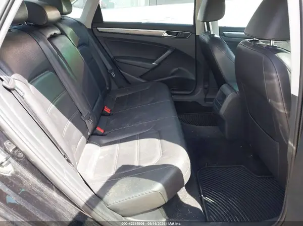 1VWDT7A39HC066015 2017 VOLKSWAGEN PASSAT - Image 8