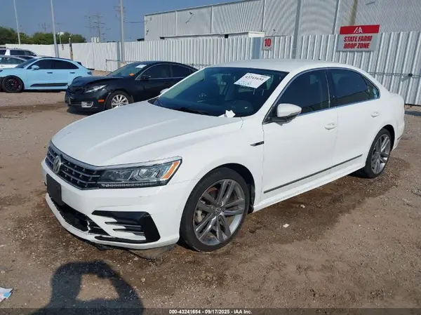 1VWDT7A39HC066841 2017 VOLKSWAGEN PASSAT - Image 2