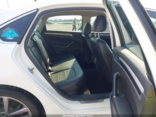 1VWDT7A39HC066841 2017 VOLKSWAGEN PASSAT - Image 8
