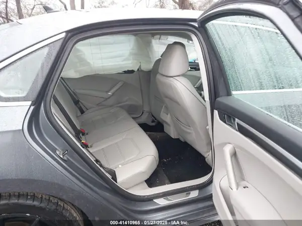 1VWDT7A39HC067116 2017 VOLKSWAGEN PASSAT - Image 8