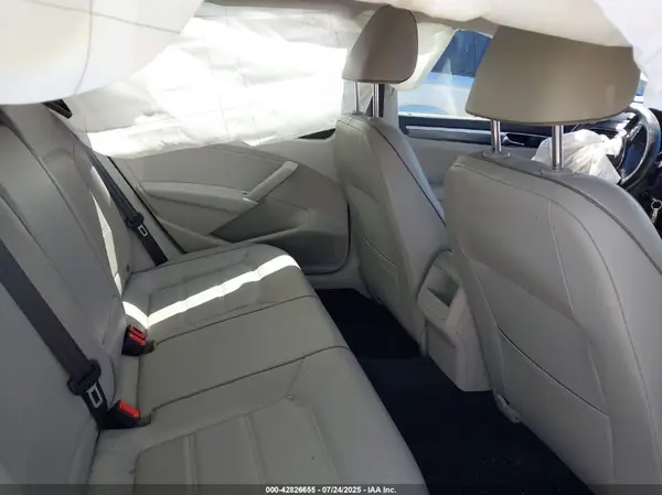1VWDT7A39HC082389 2017 VOLKSWAGEN PASSAT - Image 8