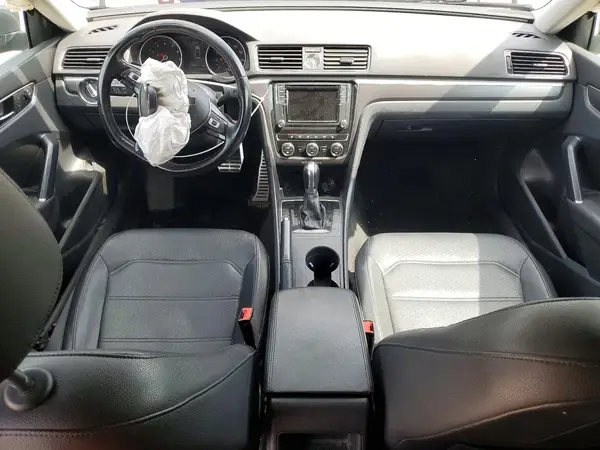 1VWDT7A39HC084983 2017 VOLKSWAGEN PASSAT - Image 8