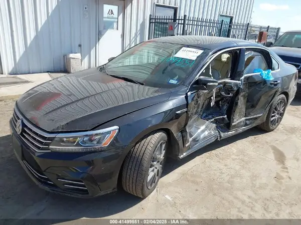 1VWDT7A3XHC003327 2017 VOLKSWAGEN PASSAT - Image 2