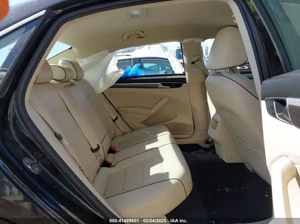 1VWDT7A3XHC003327 2017 VOLKSWAGEN PASSAT - Image 8