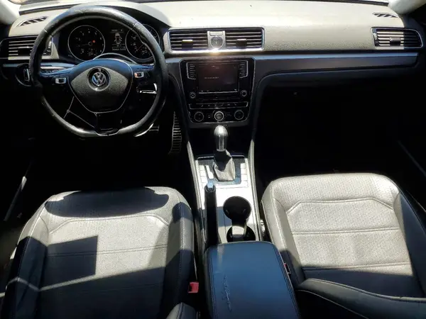 1VWDT7A3XHC010035 2017 VOLKSWAGEN PASSAT - Image 8