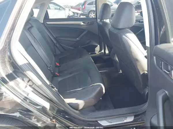1VWDT7A3XHC015915 2017 VOLKSWAGEN PASSAT - Image 8