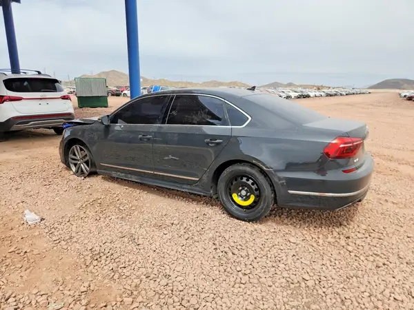 1VWDT7A3XHC016188 2017 VOLKSWAGEN PASSAT - Image 2
