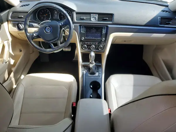 1VWDT7A3XHC019804 2017 VOLKSWAGEN PASSAT - Image 8