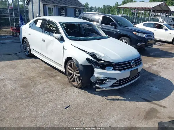 1VWDT7A3XHC022735 2017 VOLKSWAGEN PASSAT - Image 1