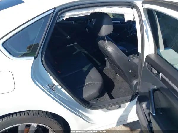 1VWDT7A3XHC022735 2017 VOLKSWAGEN PASSAT - Image 8