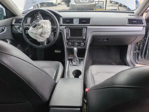 1VWDT7A3XHC030687 2017 VOLKSWAGEN PASSAT - Image 8