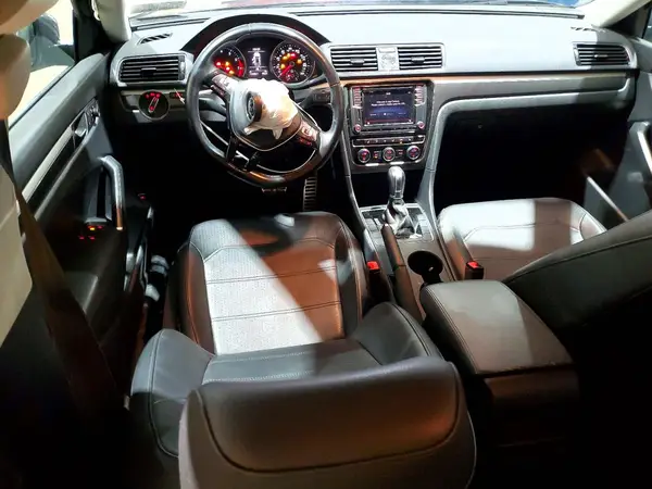 1VWDT7A3XHC046405 2017 VOLKSWAGEN PASSAT - Image 8