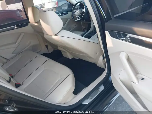 1VWDT7A3XHC048445 2017 VOLKSWAGEN PASSAT - Image 8
