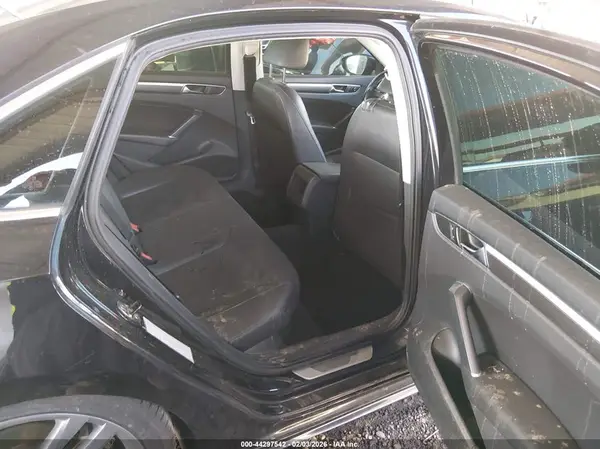 1VWDT7A3XHC056917 2017 VOLKSWAGEN PASSAT - Image 8