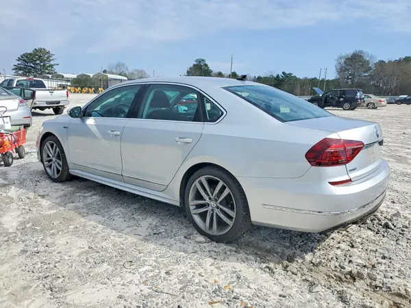 1VWDT7A3XHC063818 2017 VOLKSWAGEN PASSAT - Image 2