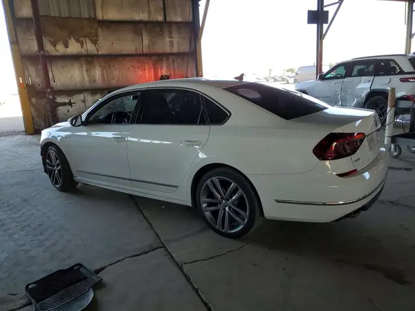 1VWDT7A3XHC065813 2017 VOLKSWAGEN PASSAT - Image 2