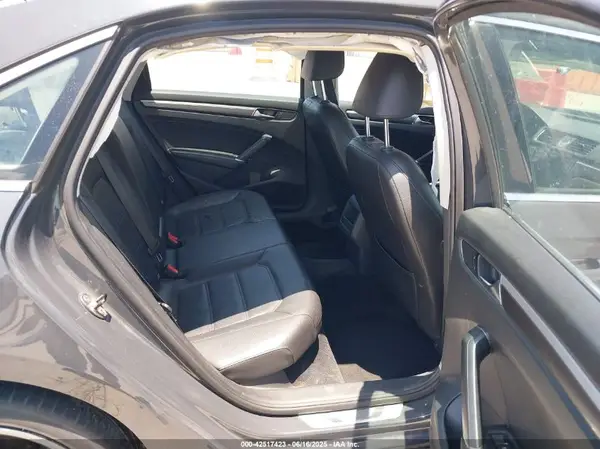 1VWDT7A3XHC071966 2017 VOLKSWAGEN PASSAT - Image 8