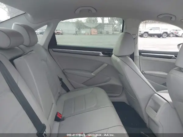 1VWDT7A3XHC072258 2017 VOLKSWAGEN PASSAT - Image 8