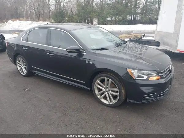 1VWDT7A3XHC074365 2017 VOLKSWAGEN PASSAT - Image 1