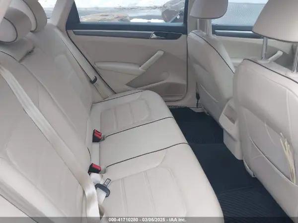 1VWDT7A3XHC074365 2017 VOLKSWAGEN PASSAT - Image 8