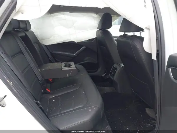 1VWGT7A30HC000658 2017 VOLKSWAGEN PASSAT - Image 8