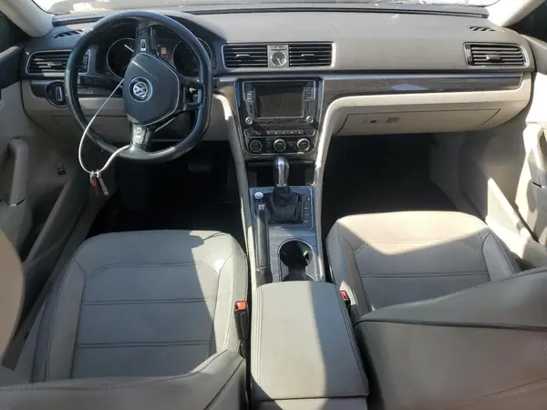 1VWGT7A30HC001325 2017 VOLKSWAGEN PASSAT - Image 8
