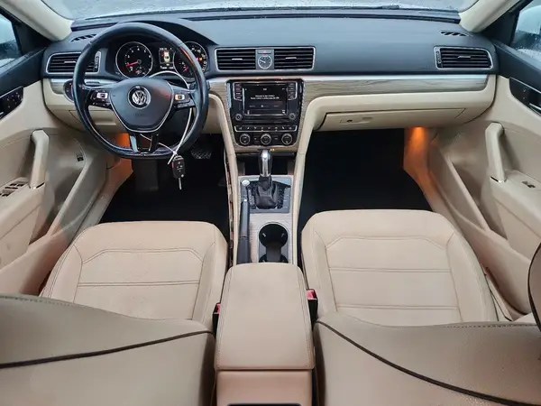 1VWGT7A30HC004967 2017 VOLKSWAGEN PASSAT - Image 8