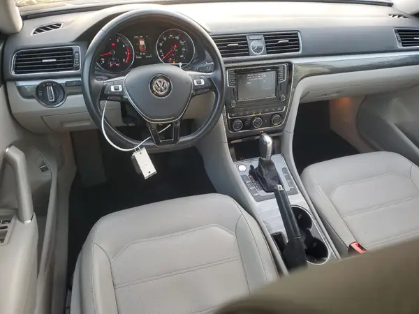 1VWGT7A30HC016729 2017 VOLKSWAGEN PASSAT - Image 8